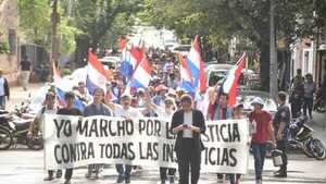 Marcha contra las injusticias cierra con claro mensaje a la clase política y judicial: "Basta de atropellos"