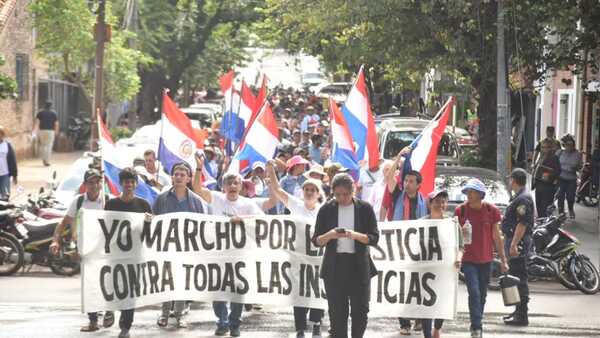 Marcha contra las injusticias cierra con claro mensaje a la clase política y judicial: "Basta de atropellos"