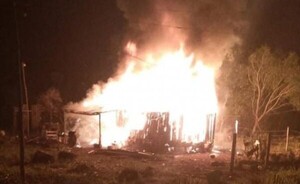 Hirió de un machetazo a su exconcubina y luego prendió fuego a su casa