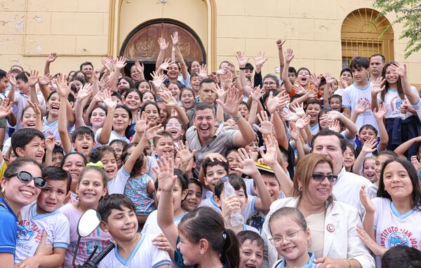 Presidente entrega aportes y ratifica compromiso de promover el desarrollo de Concepción - .::Agencia IP::.