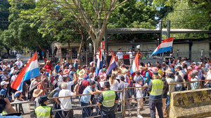 Marcha exige fin de privilegios políticos