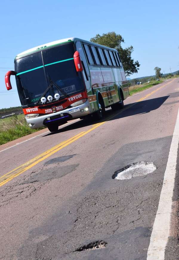 Conductores se quejan porque el MOPC abandonó el bacheo de la calamitosa ruta PY01 - Nacionales - ABC Color