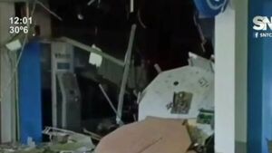 Audaz asalto en Naranjal: destruyen banco y hallan vehículo de los delincuentes - SNT