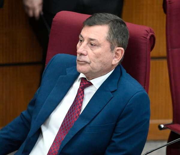 Pettengill contra reducción de horario laboral porque ya “tienen 1 hora de almuerzo y aire acondicionado” - Política - ABC Color