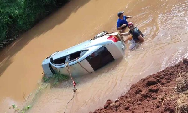 Policía halla en un río vehículo utilizado en robo con explosivos a banco en Naranjal – Prensa 5