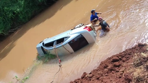 Policía recupera vehículo utilizado en robo a banco en Naranjal
