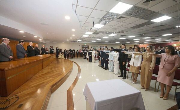 Ministros de la Corte Suprema de Justicia tomaron juramento a nuevos defensores públicos para varias circunscripciones del país