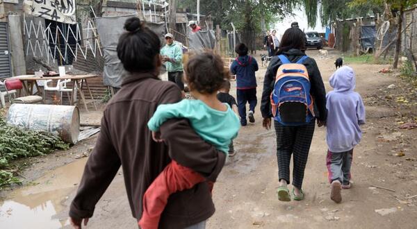 La pobreza esctructural del país bajó del 87,8% al 28,3% en cuatro décadas | Análisis Macro | 5Días
