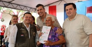 Peña entrega títulos de propiedad a pobladores de Concepción - ADN Digital