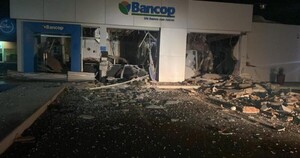 Un grupo comando hizo explotar un banco en Naranjal y se llevó G. 2.800 millones de la bóveda
