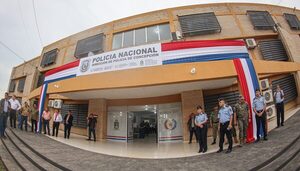 Presidente de la República visita la sede de la Dirección de Policía de Concepción • RADIO NACIONAL