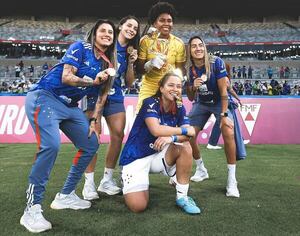 Limpia, Camila y Fabiola son campeonas con Cruzeiro en Brasil - Fútbol Internacional - ABC Color