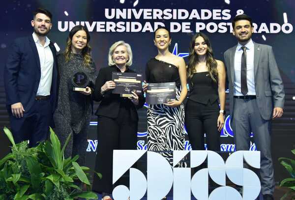 LA UNIVERSIDAD CATÓLICA RECIBE EL PREMIO PRESTIGIO POR OCTAVO AÑO CONSECUTIVO - Itapúa Noticias