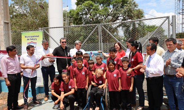 Escuelas y barrios de Itakyry se benefician con proyectos de ITAIPU