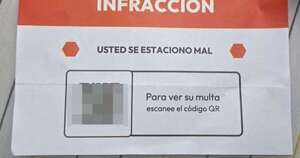 La Nación / Nueva estafa: dejan supuestas multas en autos y piden escanear un QR para clonar datos de celular