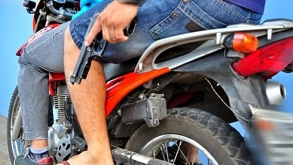Motochorros roban G. 15 millones a un hombre en Ciudad del Este
