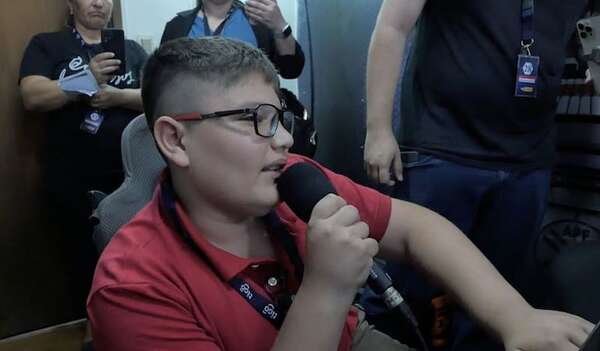 Joven con discapacidad física, relató un partido de la Copa Paraguay y cumplió su sueño - Nacionales - ABC Color