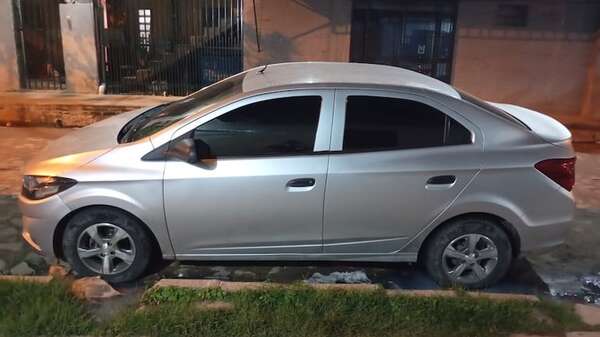 Recuperan un auto denunciado como robado y aprehenden a un hombre por supuesta estafa en Asunción - Policiales - ABC Color