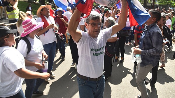 Culmina marcha con exhorto del fin de los privilegios y abusos de poder
