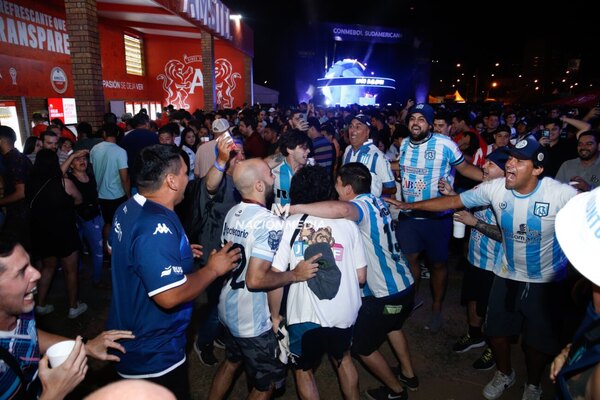 Versus / ¡Comenzó la fiesta Sudamericana en Asunción!