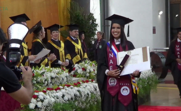 Celebración de la Graduación de la Promoción 2024 de la Universidad Autónoma de Encarnación