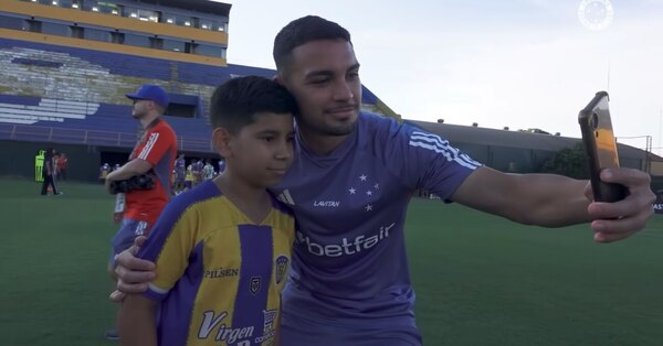 Versus / Cruzeiro compartió un momento ameno con el semillero de Luqueño
