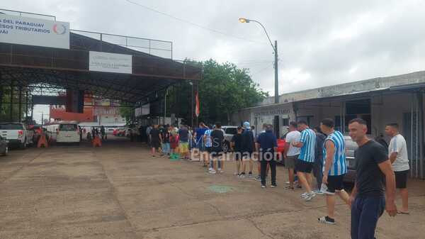 Final de la Copa Sudamericana: Hinchas cruzan por el Puente San Roque González rumbo a Asunción