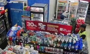 Policía roba carne y otros objetos de un minimercado – Prensa 5