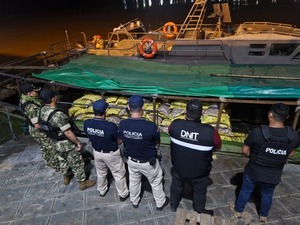 Interceptan 24 toneladas de papa de contrabando en el Río Paraguay - ADN Digital