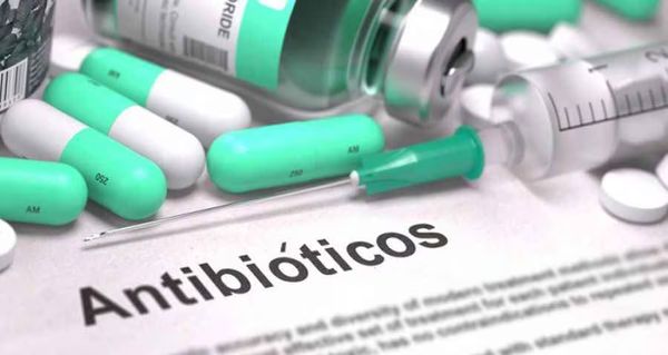Salud aprueba guía de tratamiento antibiótico empírico en adultos
