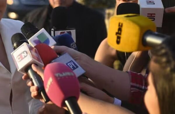 Reportero, periodista y maestro: Explorando sus funciones y fines