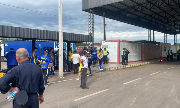 Hinchas ingresan al país para la final de la Sudamericana: seis argentinos ya fueron inadmitidos