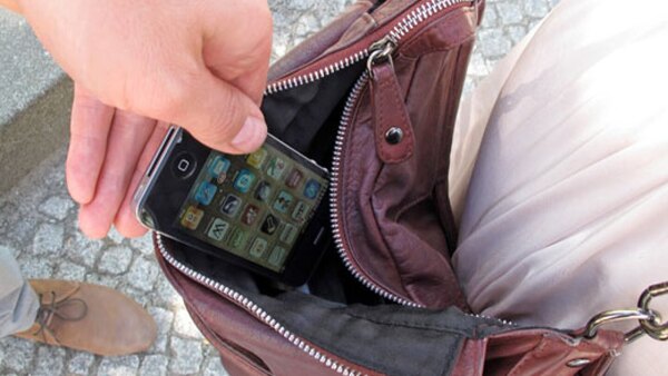 Se hace pasar por familiar para robar celulares dentro del hospital