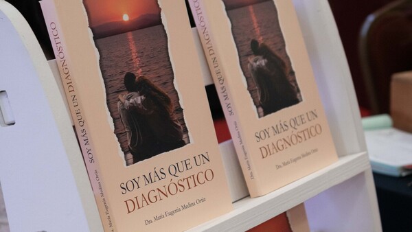 Experiencias de pacientes con cáncer se reúnen en libro recién lanzado