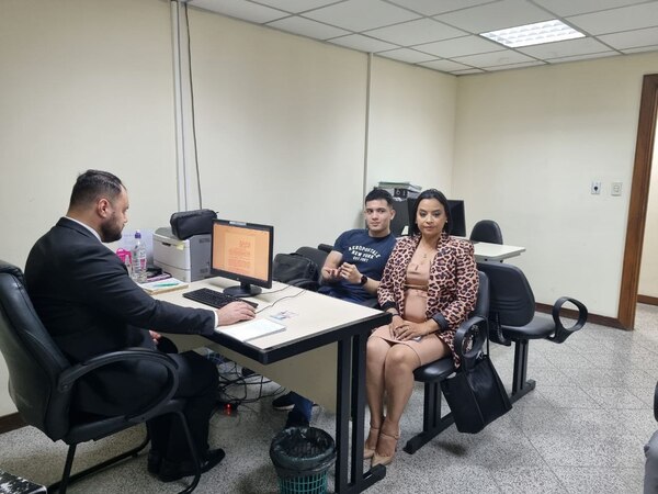 Elías Godoy Torres hijo de la diputada Roya Torres fue beneficiado con la suspensión de su proceso - Judiciales.net