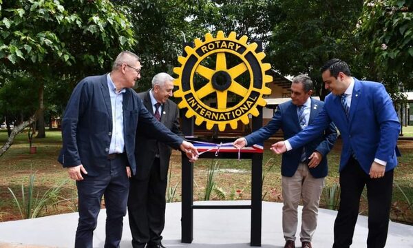 UNE y Rotary International celebran firma de convenio