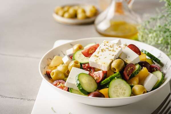 Cómo elegir el queso ideal para tus ensaladas: una guía de sabores - Gastronomía - ABC Color