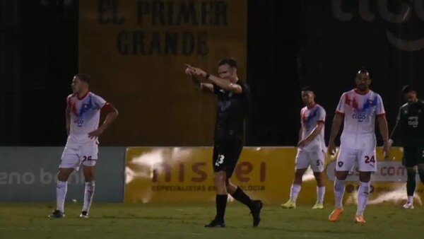José Arrúa, rendido ante sus jugadores tras la gran remontada frente a Cerro · Radio Monumental 1080 AM