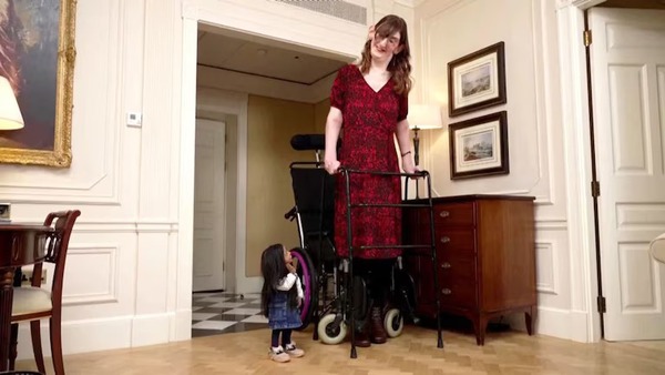 La mujer más alta del mundo se reunió con la más baja para celebrar la diversidad en el Día de los Récords Guinness
