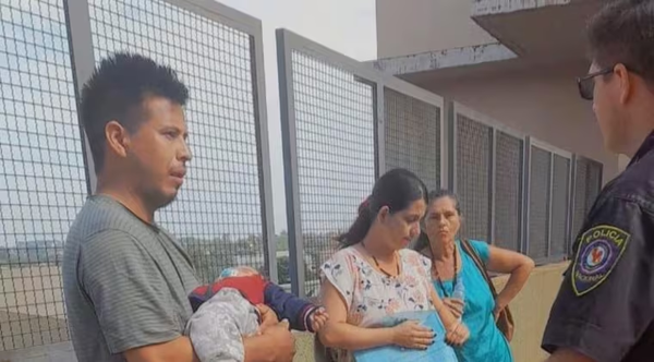 Requieren prisión para joven que habría amenazado con tirarse al río con su hijo de 6 meses en CDE - Noticiero Paraguay