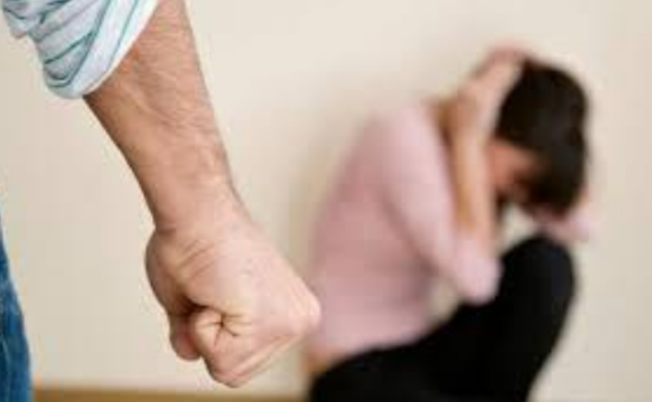 Poemario “Mujer, seca tus lágrimas y levántate” recoge casos reales de violencia - Portal Digital Cáritas Universidad Católica