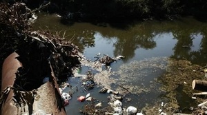 Alumnos de la cátedra de derecho preocupados por la contaminación ambiental en Tablada - Judiciales.net