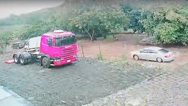 Supuestos policías roban cargamento de mercaderías en Ciudad del Este