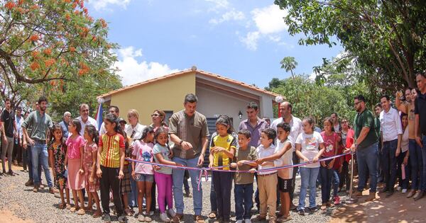 La Nación / Gobierno entregó 610 viviendas dignas a familias en Concepción