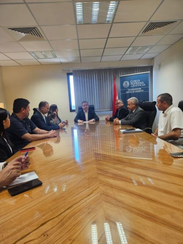 Canindeyú: Reunión para establecer procedimientos de control interno en trabajos de mantenimiento edilicio