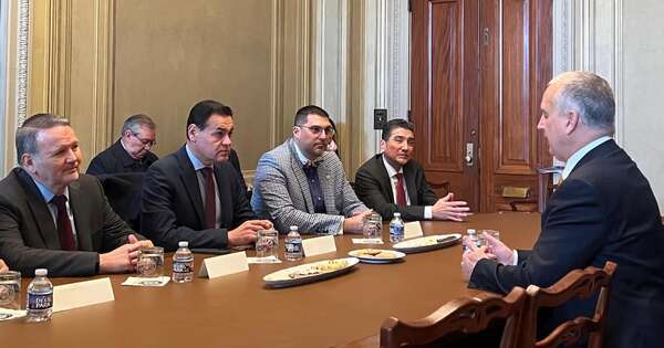 La Nación / Canciller y congresista de EE. UU. coinciden en la necesidad de fortalecer la democracia