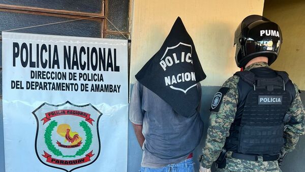 Detienen a hombre que fue grabado por cámara de seguridad mientras robaba