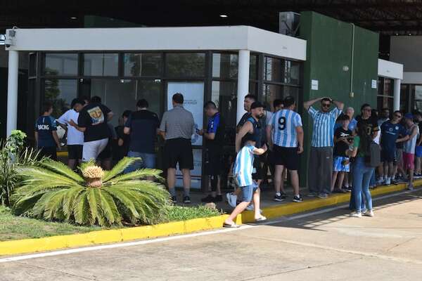 Paso fronterizo Ayolas-Ituzaingó: en el primer día cruzaron 1.043 personas - Nacionales - ABC Color