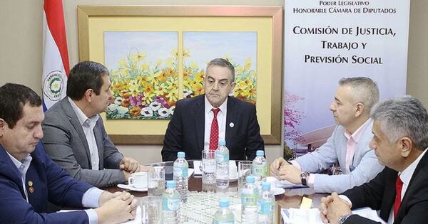 La Nación / Dictaminan a favor de elevar cálculos de jubilación en IPS