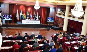 Exigen respuesta ante millonaria deuda del Congreso con el Parlasur